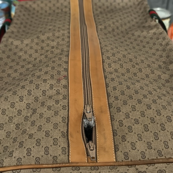 🌺GORGEOUS VERY RARE  GUCCI DUFFLE ❤️🔥 - Picture 5 of 9